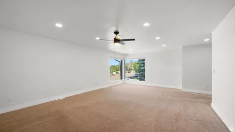 Living - 552 E Chelsea Dr S, Bountiful, UT 84010 photo 3 of 4