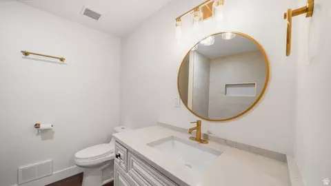 Bath - 552 E Chelsea Dr S, Bountiful, UT 84010 photo 3 of 6