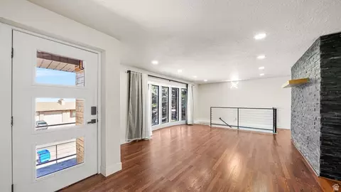 Living - 552 E Chelsea Dr S, Bountiful, UT 84010 photo 2 of 4