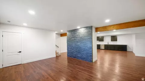 Living - 552 E Chelsea Dr S, Bountiful, UT 84010 photo 4 of 4