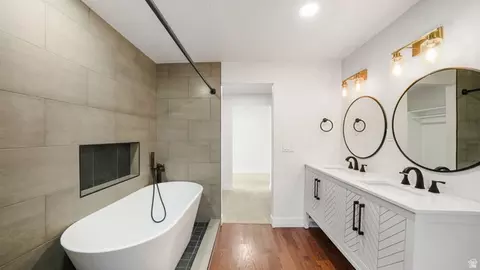 Bath - 552 E Chelsea Dr S, Bountiful, UT 84010 photo 2 of 6