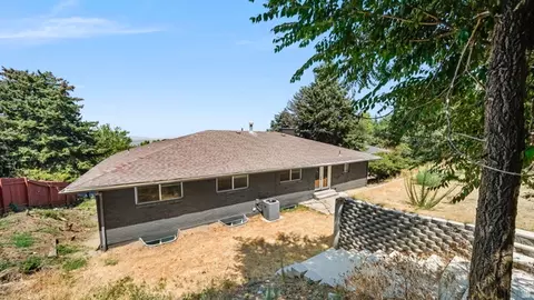 Exterior - 552 E Chelsea Dr S, Bountiful, UT 84010 photo 5 of 9
