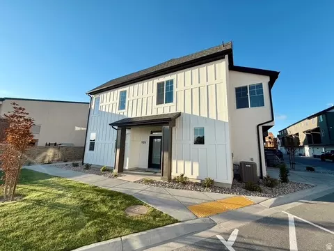 1125 N Clifton Dr #101, North Salt Lake, UT 84054