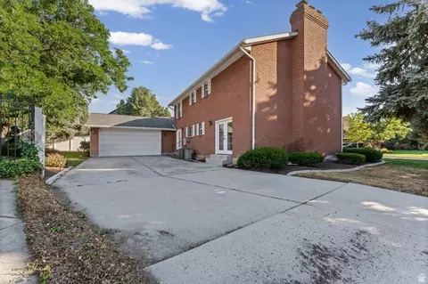 Exterior - 8441 S Rua Branco Dr, Sandy, UT 84093 photo 2 of 4