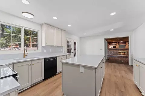 Kitchen - 8441 S Rua Branco Dr, Sandy, UT 84093 photo 5 of 5