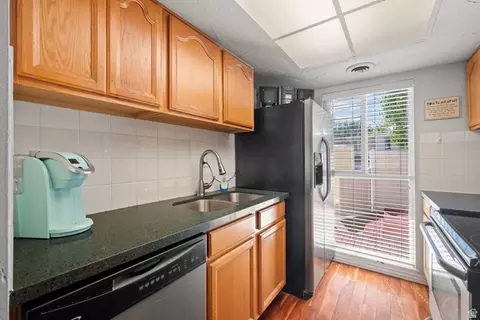 Kitchen - 5343 S Baldwin Park, Murray, UT 84123 photo 3 of 3