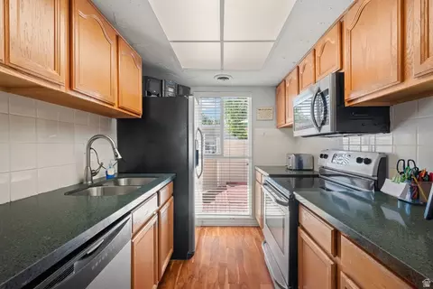 Kitchen - 5343 S Baldwin Park, Murray, UT 84123 photo 1 of 3