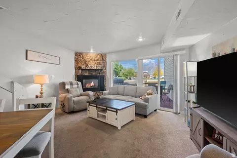 Living - 5343 S Baldwin Park, Murray, UT 84123 photo 2 of 2