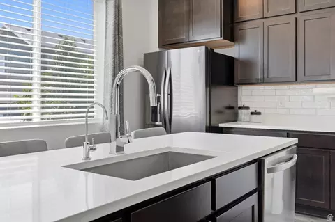 Kitchen - 789 W Wickham Dr, Murray, UT 84123 photo 4 of 5