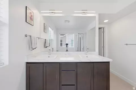 Bath - 789 W Wickham Dr, Murray, UT 84123 photo 3 of 4
