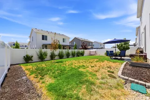 Exterior - 789 W Wickham Dr, Murray, UT 84123 photo 2 of 7