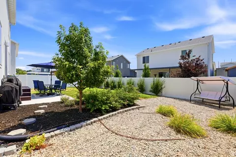 Exterior - 789 W Wickham Dr, Murray, UT 84123 photo 6 of 7