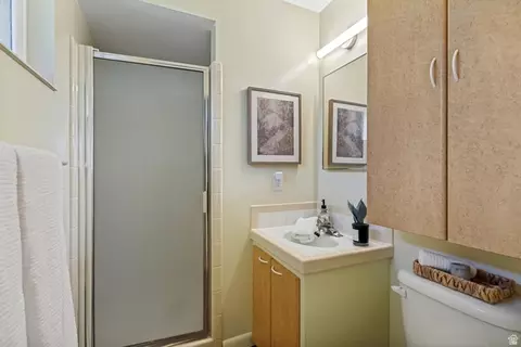Bath - 2463 E Arnett Dr, Millcreek, UT 84109 photo 1 of 3