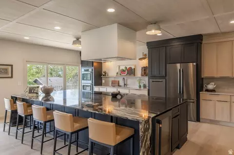 822 N Grandridge Ct E, Salt Lake City, UT 84103