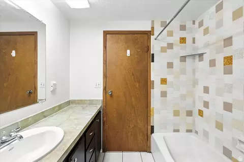 Bath - 434 River Heights Blvd, River Heights, UT 84321 photo 5 of 5