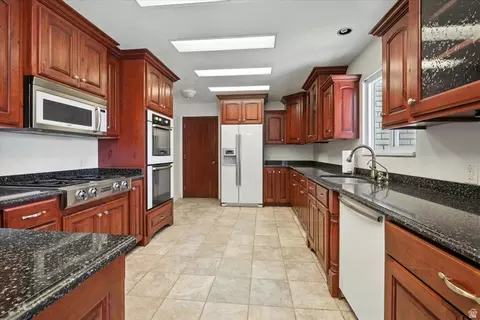 Kitchen - 434 River Heights Blvd, River Heights, UT 84321 photo 1 of 2