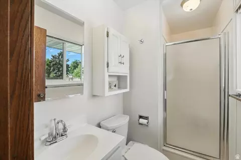 Bath - 434 River Heights Blvd, River Heights, UT 84321 photo 3 of 5