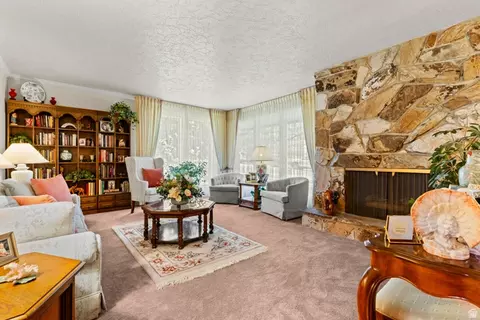 Living - 703 Emerald Dr, Bountiful, UT 84010 photo 1 of 4