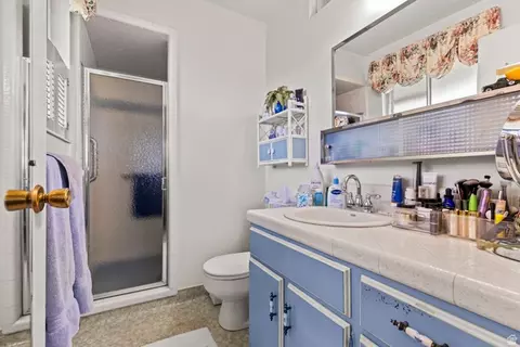 Bath - 703 Emerald Dr, Bountiful, UT 84010 photo 2 of 3