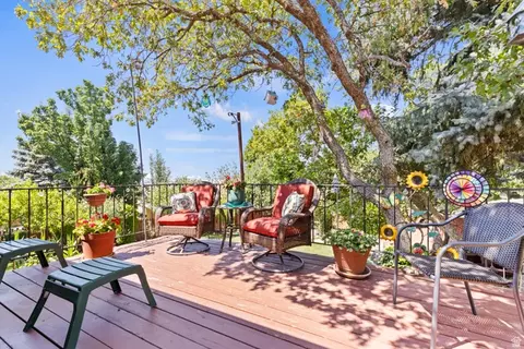 Exterior - 703 Emerald Dr, Bountiful, UT 84010 photo 5 of 9