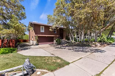 Exterior - 703 Emerald Dr, Bountiful, UT 84010 photo 3 of 9