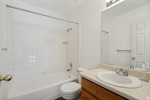 Bath - 1643 Lewis And Clark Dr, Centerville, UT 84014 photo 1 of 2
