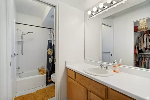 Bath - 1643 Lewis And Clark Dr, Centerville, UT 84014 photo 2 of 2