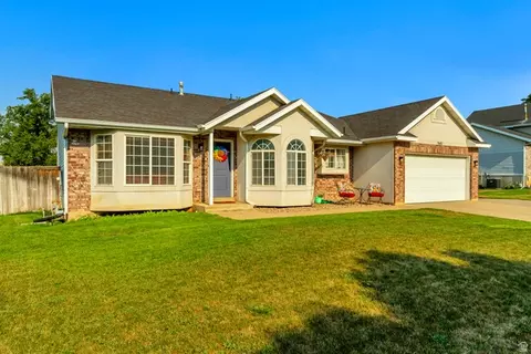 Exterior - 1643 Lewis And Clark Dr, Centerville, UT 84014 photo 2 of 4