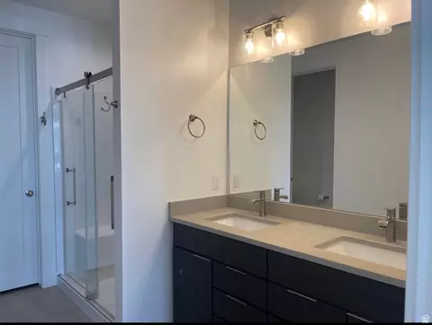 Bath - 655 E Oliver Rd, Tooele, UT 84074 photo 1 of 4