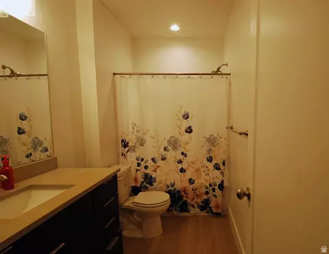 Bath - 655 E Oliver Rd, Tooele, UT 84074 photo 4 of 4