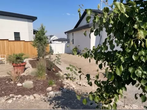 Exterior - 655 E Oliver Rd, Tooele, UT 84074 photo 5 of 8