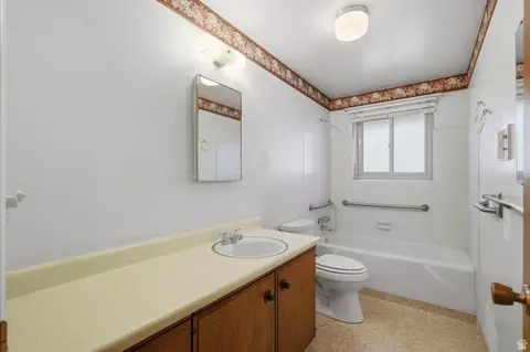 Bath - 53 S 350 E, Orem, UT 84058 photo 2 of 3