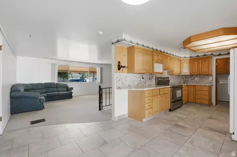 Living - 53 S 350 E, Orem, UT 84058 photo 3 of 7