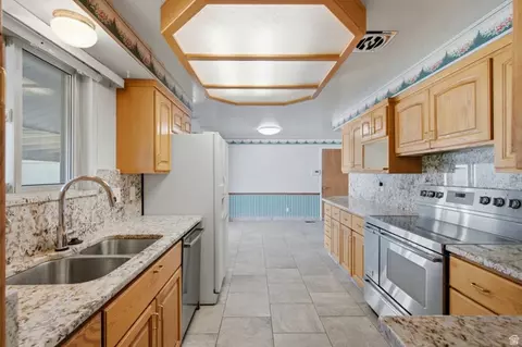 Kitchen - 53 S 350 E, Orem, UT 84058 photo 4 of 5
