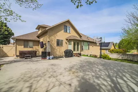 Exterior - 8621 S 1700 E, Sandy, UT 84093 photo 3 of 5