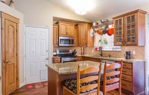 Kitchen - 4624 S Quiet Cir, Murray, UT 84107 photo 3 of 3