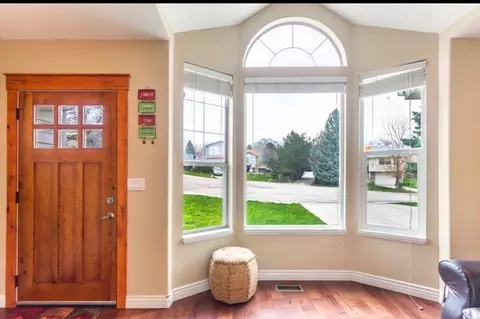 Entry Way - 4624 S Quiet Cir, Murray, UT 84107 photo 2 of 9