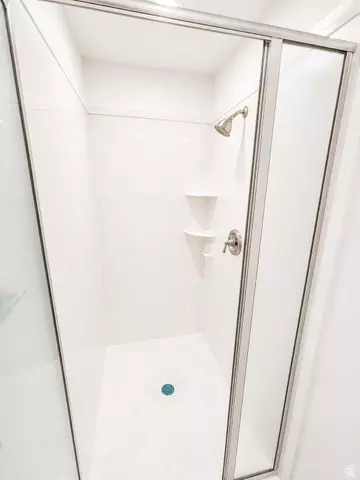 Bath - 120 E 500 N, Hyde Park, UT 84318 photo 6 of 7