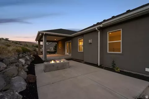 Exterior - 2891 E Sunset Dr, Eagle Mountain, UT 84005 photo 7 of 10