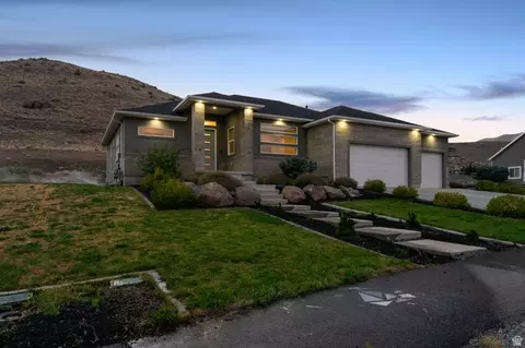 Exterior - 2891 E Sunset Dr, Eagle Mountain, UT 84005 photo 3 of 10