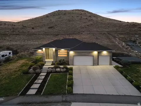 Exterior - 2891 E Sunset Dr, Eagle Mountain, UT 84005 photo 2 of 10