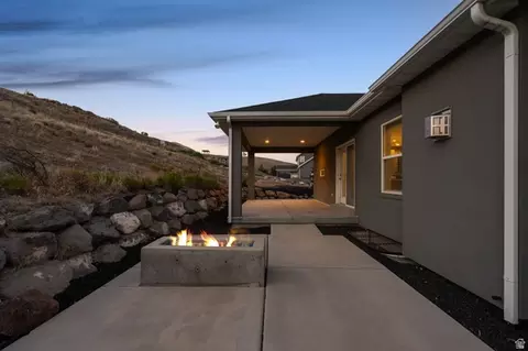 Exterior - 2891 E Sunset Dr, Eagle Mountain, UT 84005 photo 8 of 10