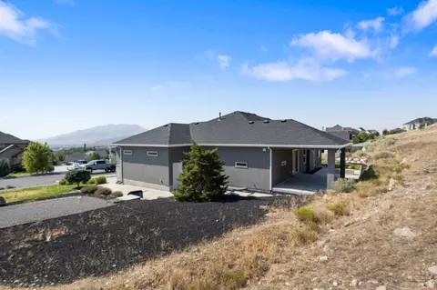 Exterior - 2891 E Sunset Dr, Eagle Mountain, UT 84005 photo 5 of 10