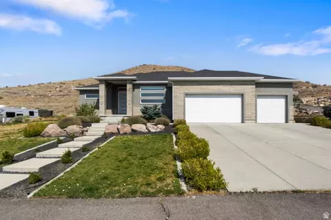 Exterior - 2891 E Sunset Dr, Eagle Mountain, UT 84005 photo 4 of 10