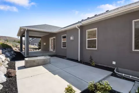 Exterior - 2891 E Sunset Dr, Eagle Mountain, UT 84005 photo 6 of 10