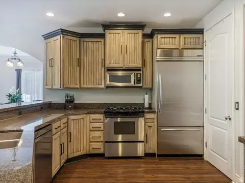 Kitchen - 2093 E 9510 S, Sandy, UT 84092 photo 2 of 4