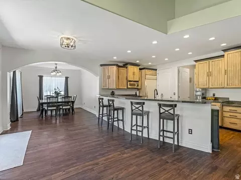 Kitchen - 2093 E 9510 S, Sandy, UT 84092 photo 3 of 4