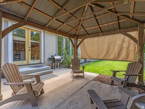 Exterior - 2093 E 9510 S, Sandy, UT 84092 photo 5 of 8