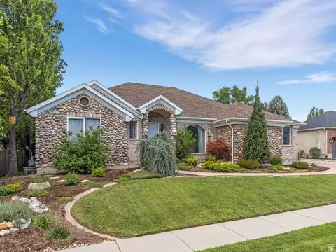 Exterior - 2093 E 9510 S, Sandy, UT 84092 photo 3 of 8