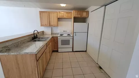Kitchen - 11153 S Silver Queen Cir, Sandy, UT 84094 photo 3 of 4